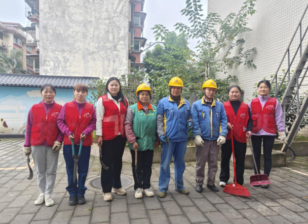 弘润公司团总支开展 “青春聚力护绿植，巧手修剪焕新颜”活动