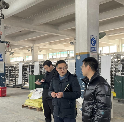 纳溪区经科局沈局长带队赴 弘润塑料分公司开展岁末年初安全检查